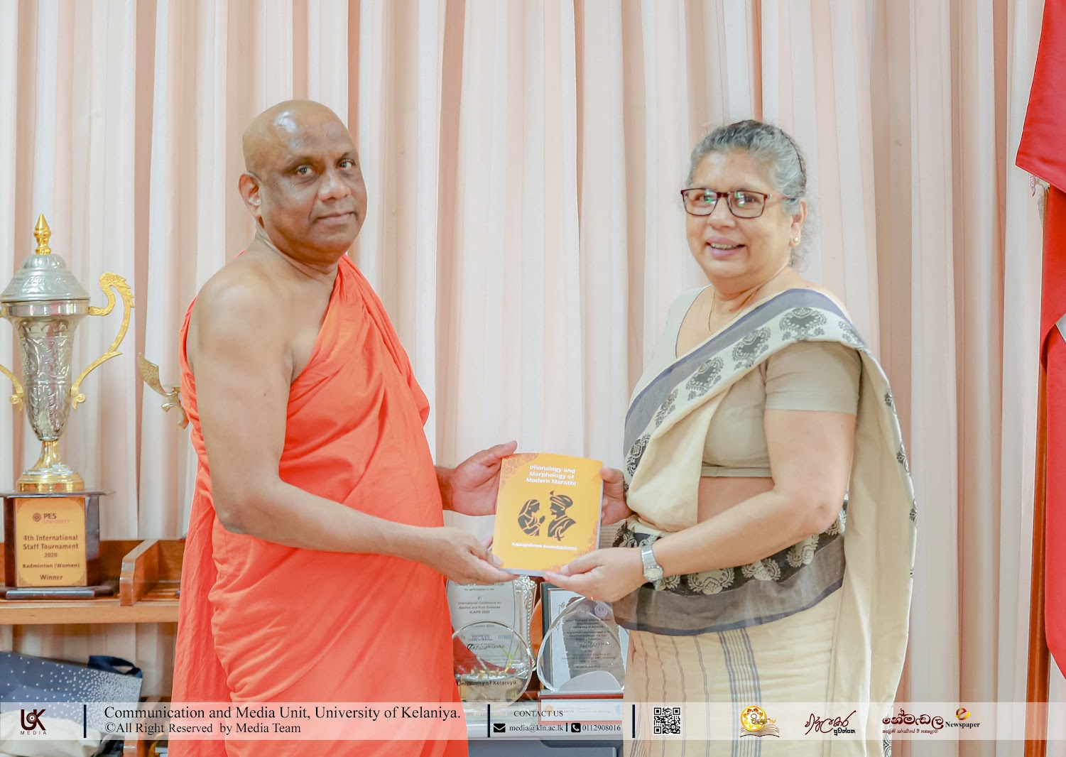 Dr Kapugollewe Anandakiththi Thero Launches a New Book Titled ‘Phonology and Morphology of Modern Marathi’