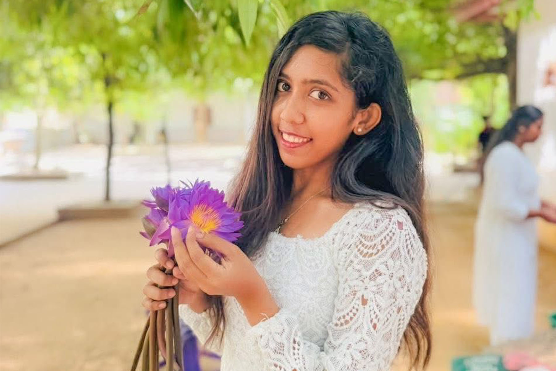 දිනුදි දිව්‍යාංජනා