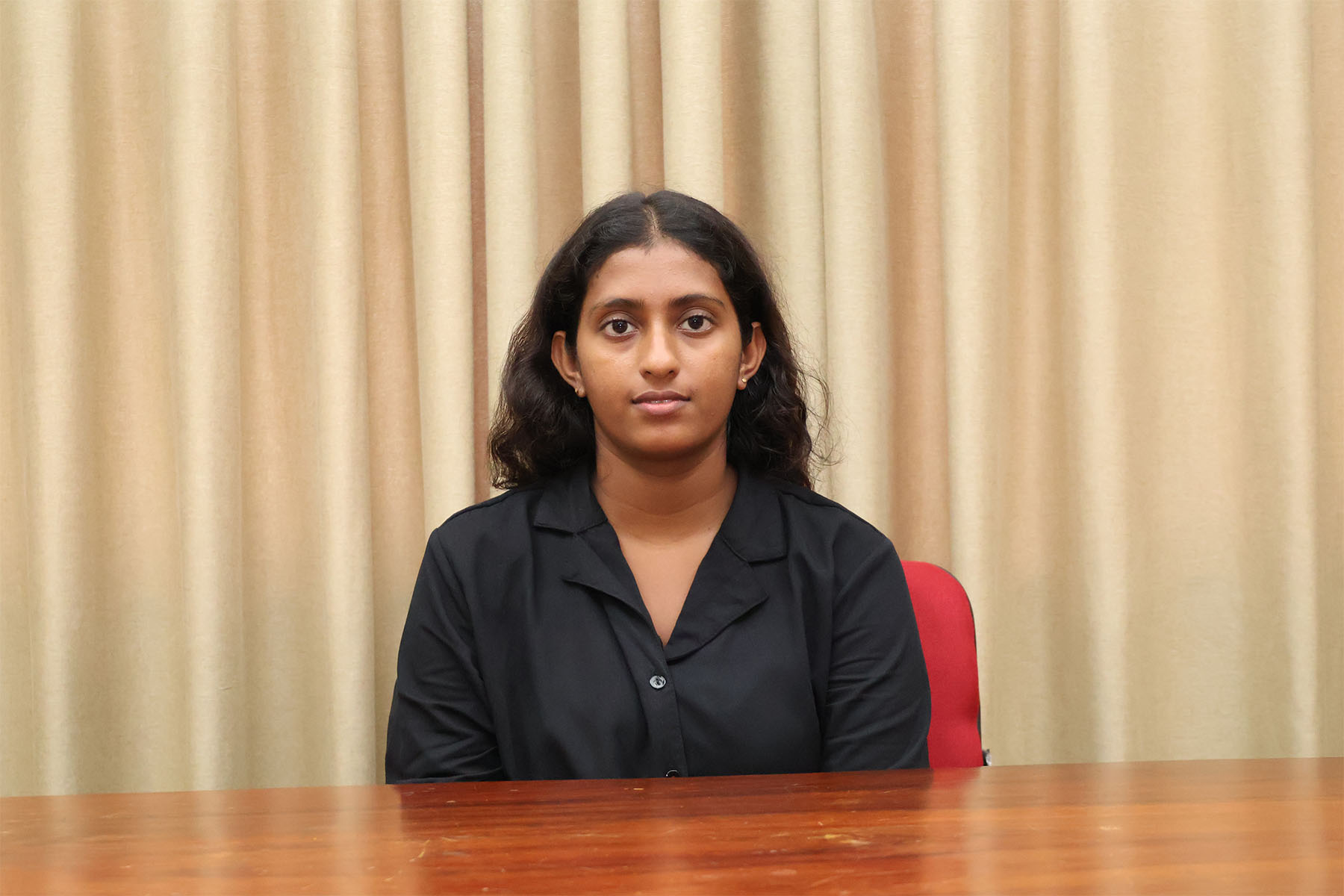නුවනි පැහැසරා